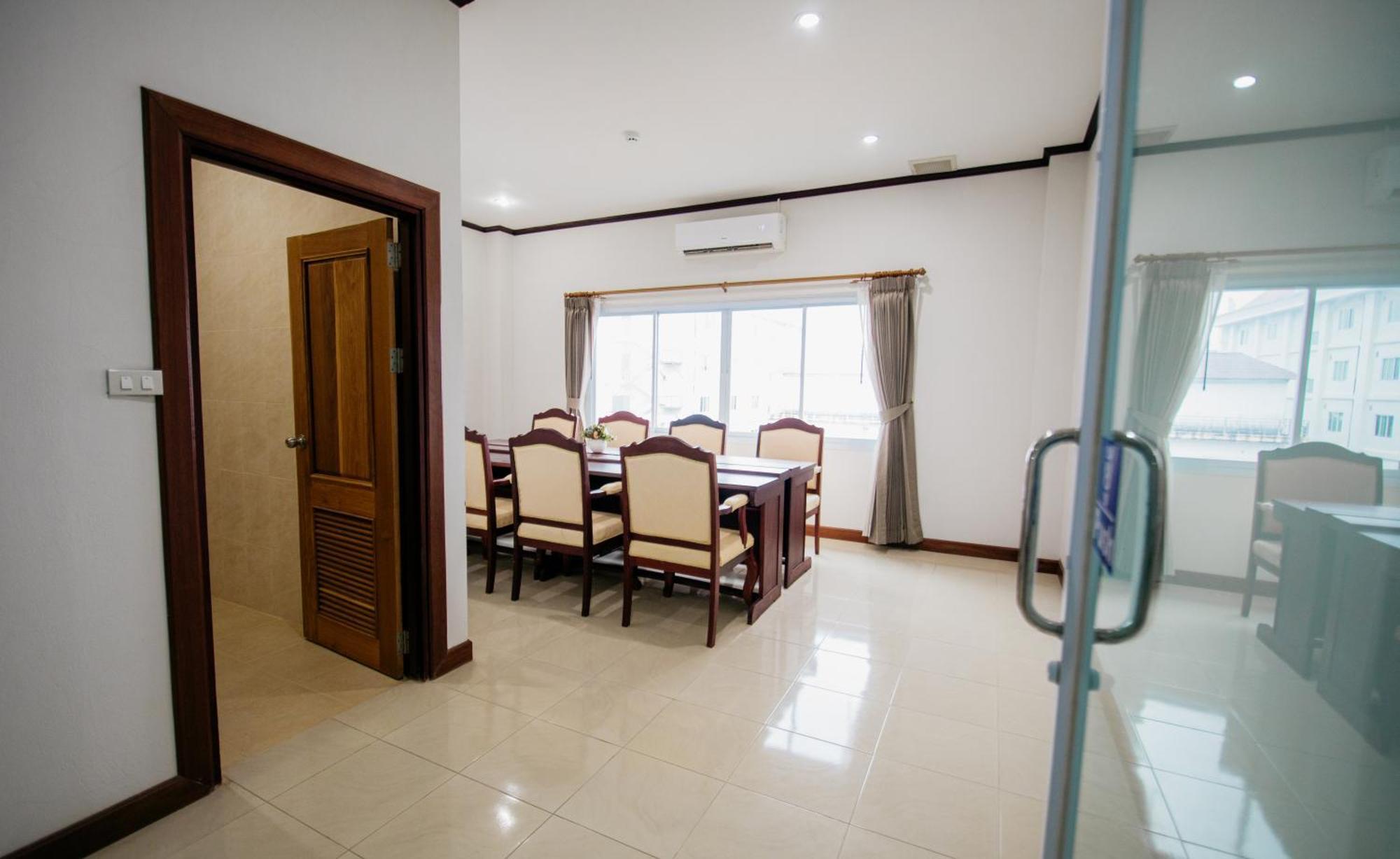 Sisombat Plaza Hotel Vang Vieng Exterior photo