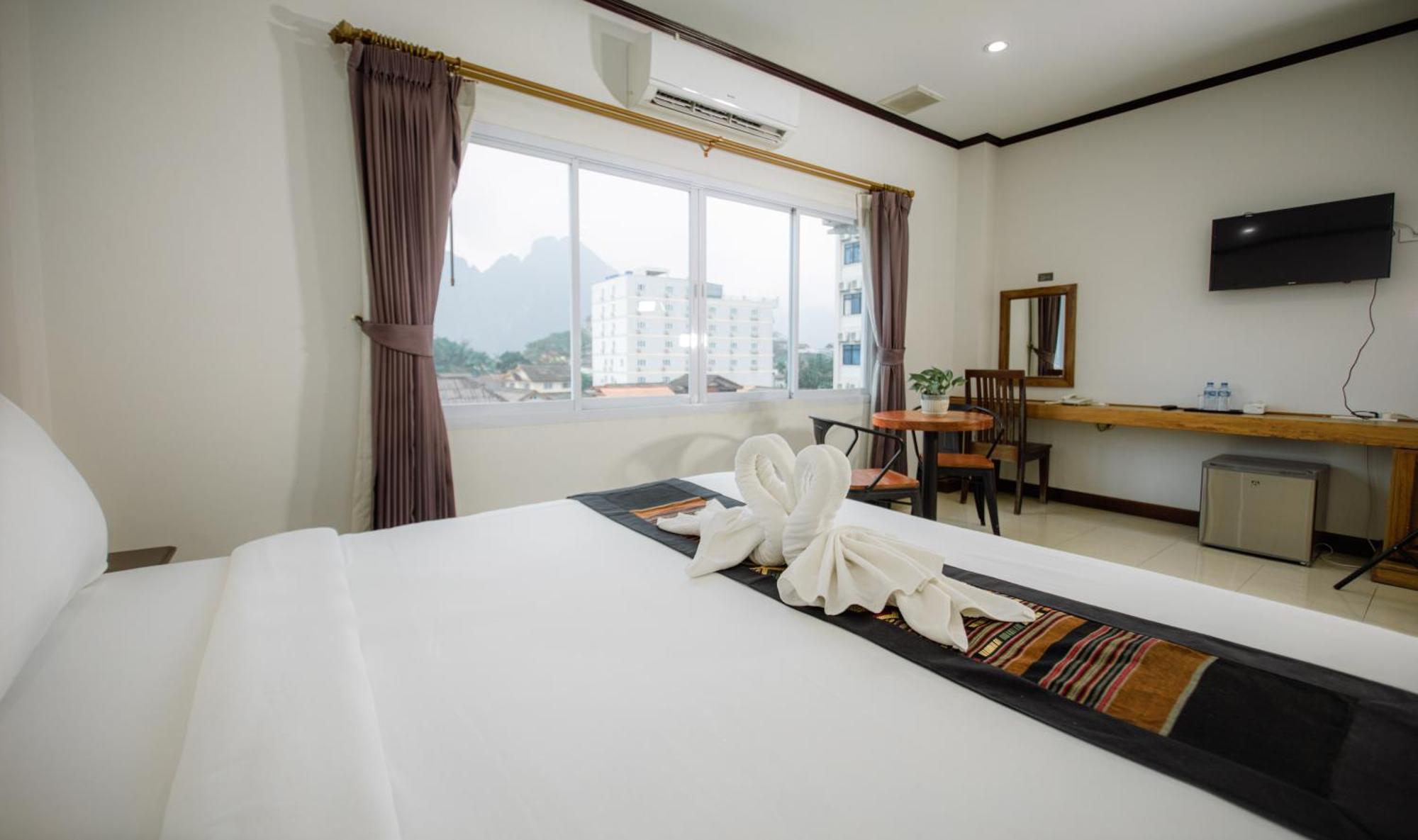 Sisombat Plaza Hotel Vang Vieng Exterior photo