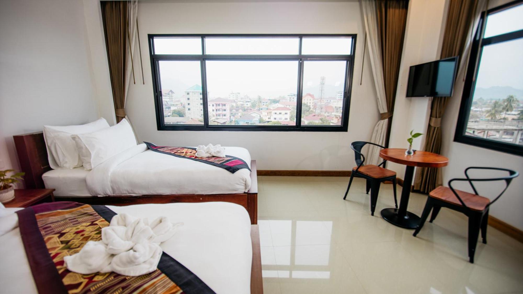 Sisombat Plaza Hotel Vang Vieng Exterior photo
