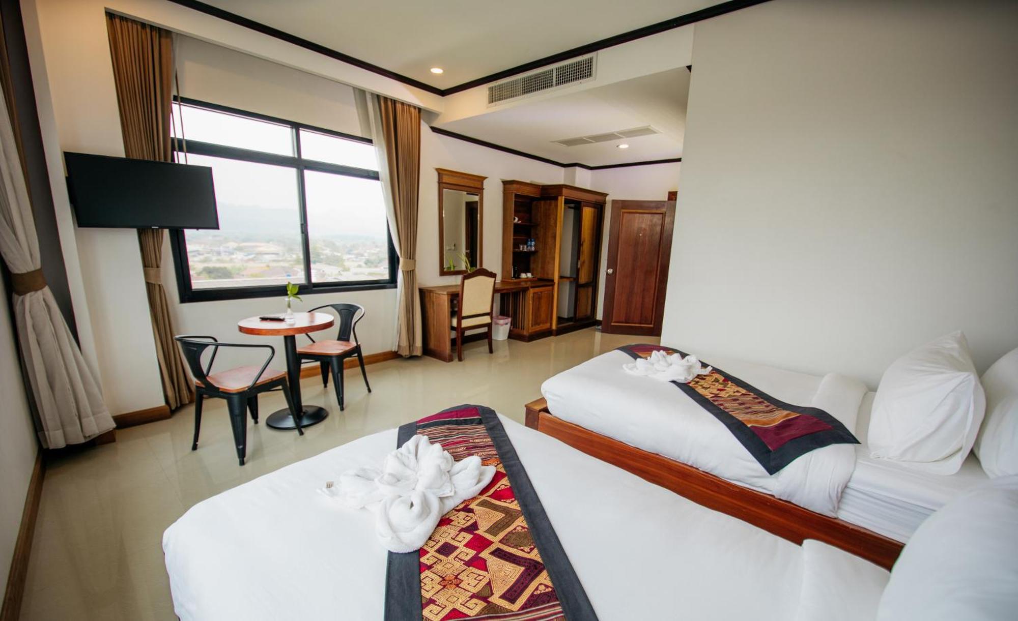 Sisombat Plaza Hotel Vang Vieng Exterior photo