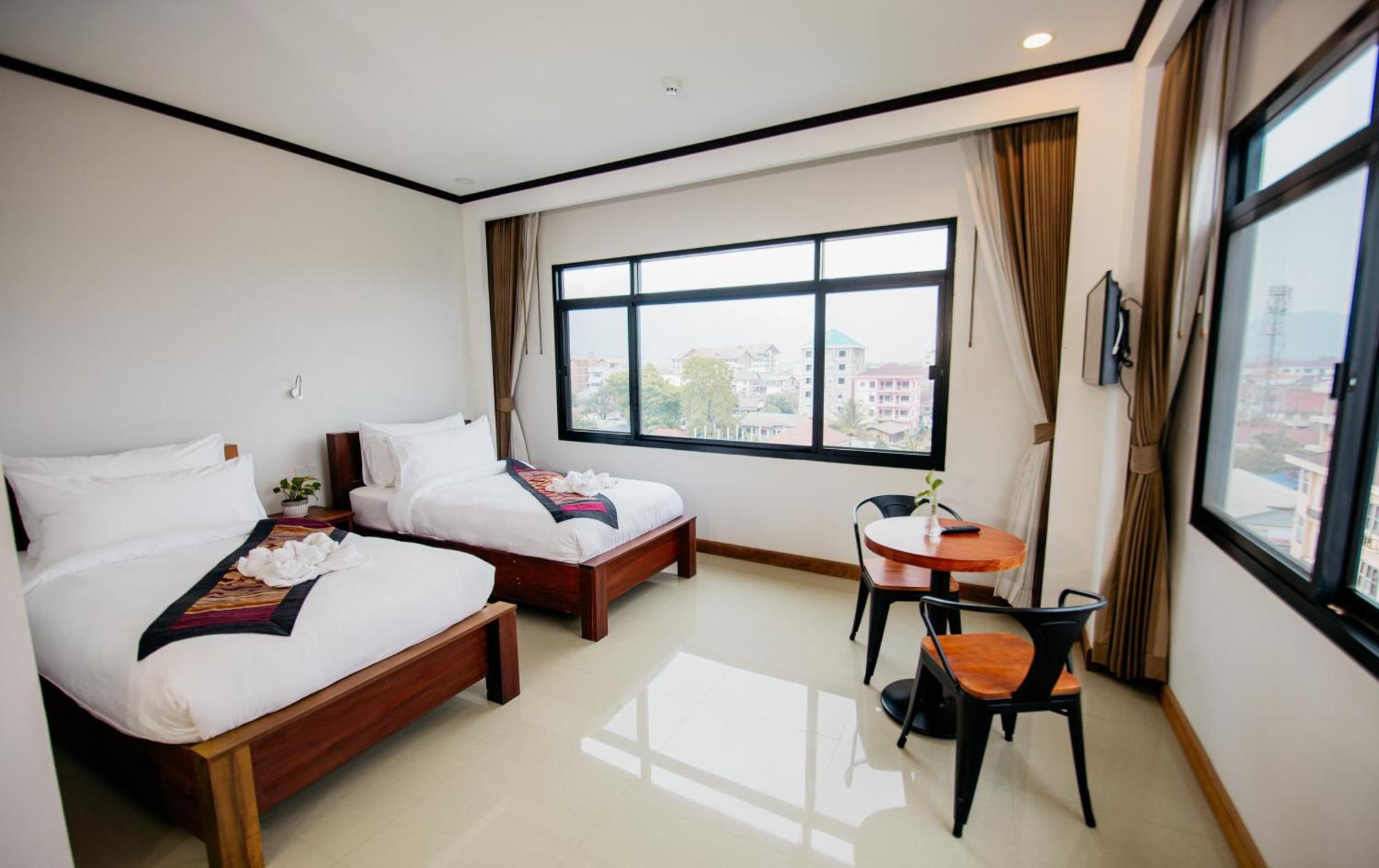 Sisombat Plaza Hotel Vang Vieng Exterior photo